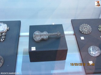 brochi_142_small.jpg